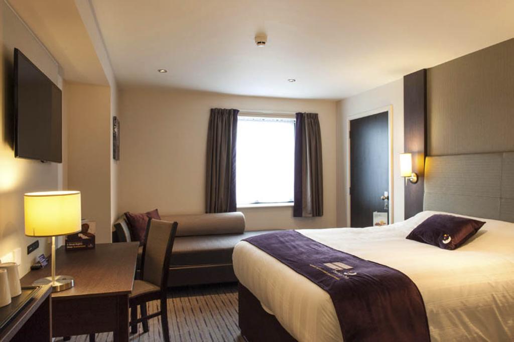 Premier Inn Falkirk - Larbert Exterior foto