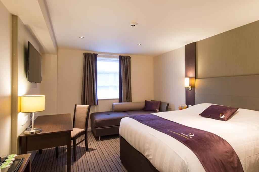 Premier Inn Falkirk - Larbert Exterior foto