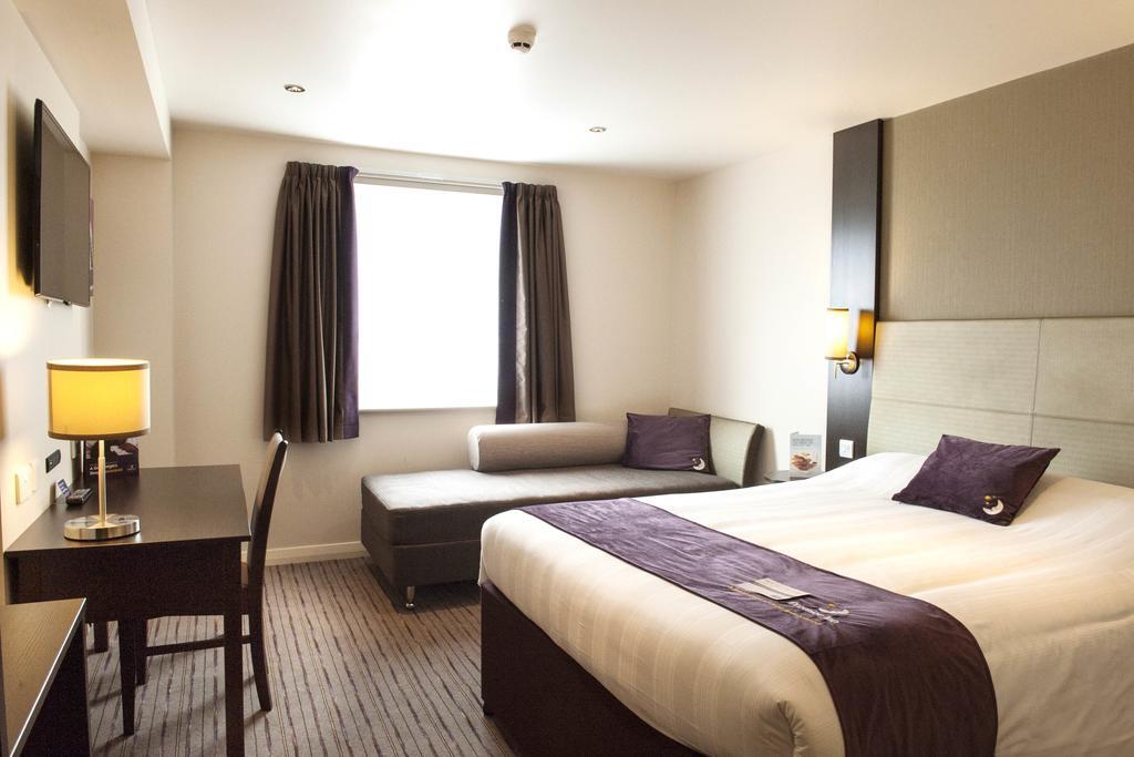 Premier Inn Falkirk - Larbert Exterior foto